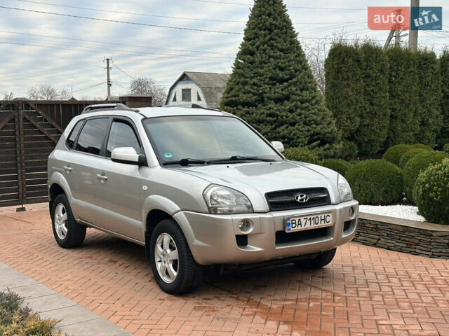 Серый Хендай Туксон, объемом двигателя 1.98 л и пробегом 217 тыс. км за 8500 $, фото 22 на Automoto.ua
