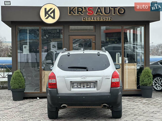 Серый Хендай Туксон, объемом двигателя 2 л и пробегом 232 тыс. км за 7200 $, фото 8 на Automoto.ua