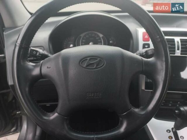 Сірий Хендай Туксон, об'ємом двигуна 2 л та пробігом 190 тис. км за 8600 $, фото 62 на Automoto.ua