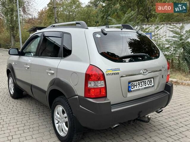 Серый Хендай Туксон, объемом двигателя 1.99 л и пробегом 208 тыс. км за 8400 $, фото 29 на Automoto.ua