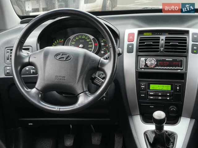 Серый Хендай Туксон, объемом двигателя 2 л и пробегом 182 тыс. км за 7600 $, фото 19 на Automoto.ua
