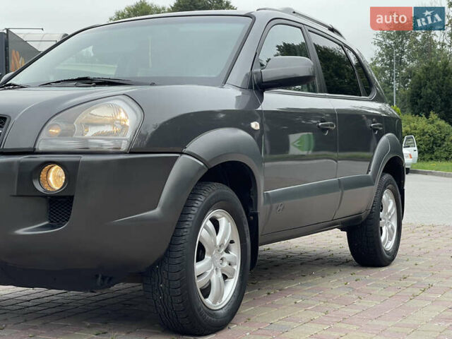Хендай Туксон 2007 в Калуше на Automoto.ua Серый Хендай Туксон, объемом двигателя 2 л и пробегом 182 тыс. км за 7600 $, фото 22 на Automoto.ua