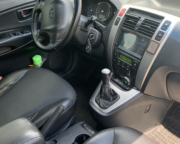 Сірий Хендай Туксон, об'ємом двигуна 1.98 л та пробігом 227 тис. км за 7500 $, фото 16 на Automoto.ua