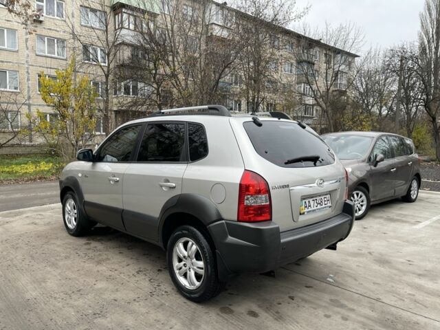 Серый Хендай Туксон, объемом двигателя 2 л и пробегом 290 тыс. км за 6400 $, фото 5 на Automoto.ua