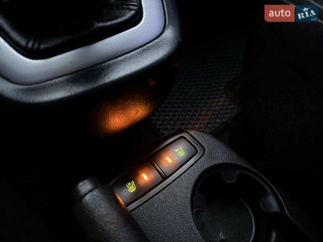 Сірий Хендай Туксон, об'ємом двигуна 2 л та пробігом 305 тис. км за 7350 $, фото 16 на Automoto.ua