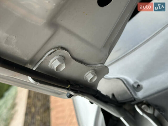 Серый Хендай Туксон, объемом двигателя 1.98 л и пробегом 217 тыс. км за 8500 $, фото 48 на Automoto.ua