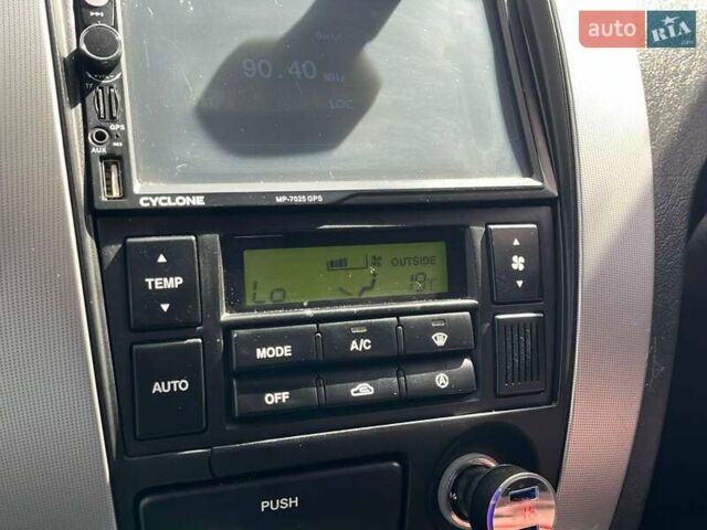 Серый Хендай Туксон, объемом двигателя 2 л и пробегом 255 тыс. км за 7490 $, фото 30 на Automoto.ua