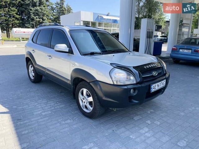 Сірий Хендай Туксон, об'ємом двигуна 1.99 л та пробігом 244 тис. км за 7200 $, фото 6 на Automoto.ua