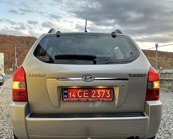 Хендай Туксон 2007 в Бережанах на Automoto.ua Серый Хендай Туксон, объемом двигателя 2 л и пробегом 172 тыс. км за 7400 $, фото 12 на Automoto.ua