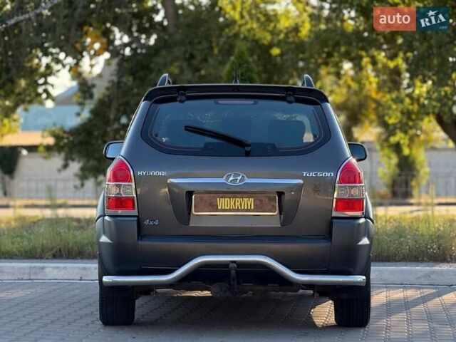 Серый Хендай Туксон, объемом двигателя 1.98 л и пробегом 282 тыс. км за 8350 $, фото 10 на Automoto.ua