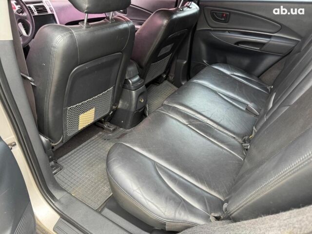 Серый Хендай Туксон, объемом двигателя 2 л и пробегом 214 тыс. км за 7990 $, фото 8 на Automoto.ua