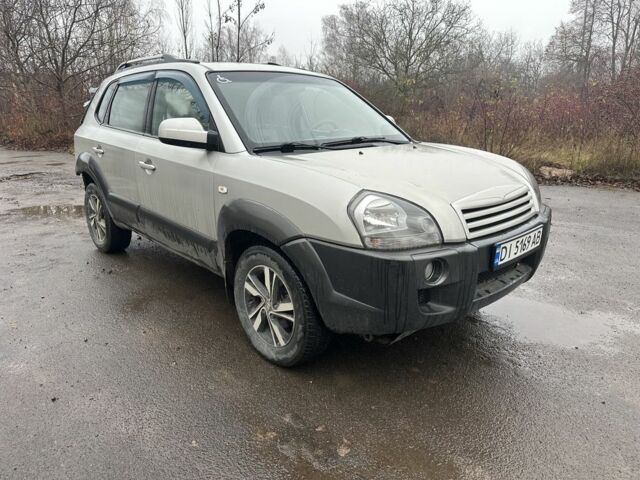 Серый Хендай Туксон, объемом двигателя 2 л и пробегом 350 тыс. км за 3850 $, фото 2 на Automoto.ua