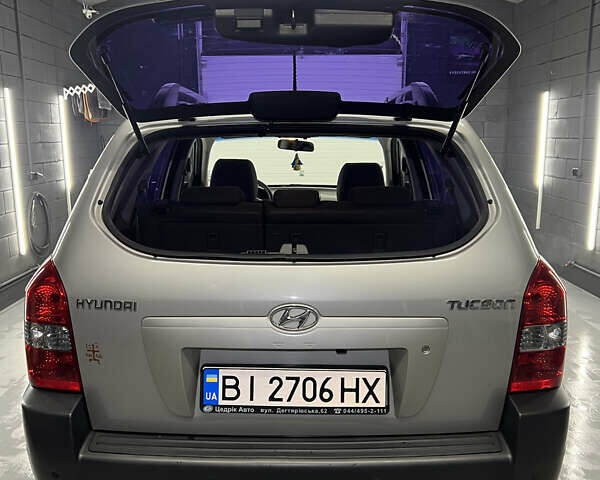 Хендай Туксон 2007 в Полтаве на Automoto.ua Серый Хендай Туксон, объемом двигателя 1.98 л и пробегом 190 тыс. км за 8300 $, фото 14 на Automoto.ua