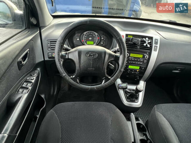 Сірий Хендай Туксон, об'ємом двигуна 2 л та пробігом 257 тис. км за 6550 $, фото 15 на Automoto.ua