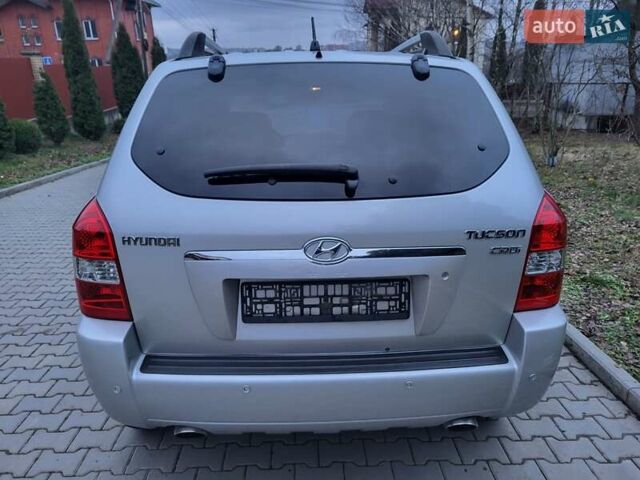 Серый Хендай Туксон, объемом двигателя 2 л и пробегом 240 тыс. км за 8300 $, фото 37 на Automoto.ua