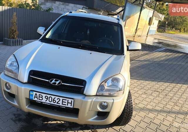 Серый Хендай Туксон, объемом двигателя 1.98 л и пробегом 193 тыс. км за 8400 $, фото 15 на Automoto.ua