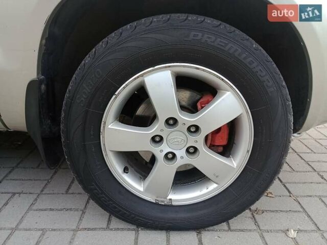 Сірий Хендай Туксон, об'ємом двигуна 1.98 л та пробігом 225 тис. км за 6999 $, фото 25 на Automoto.ua