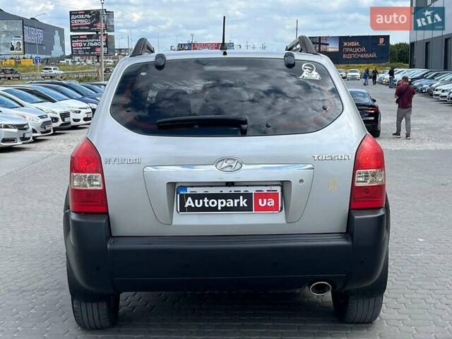 Серый Хендай Туксон, объемом двигателя 2 л и пробегом 255 тыс. км за 7490 $, фото 7 на Automoto.ua