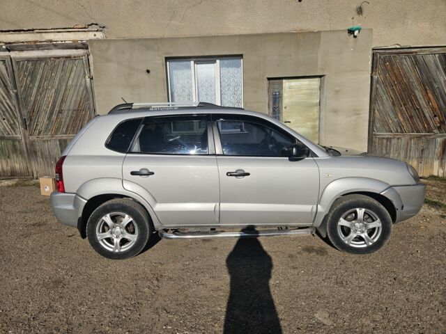 Серый Хендай Туксон, объемом двигателя 2 л и пробегом 320 тыс. км за 7150 $, фото 1 на Automoto.ua