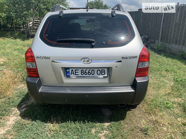 Сірий Хендай Туксон, об'ємом двигуна 1.98 л та пробігом 227 тис. км за 7500 $, фото 5 на Automoto.ua