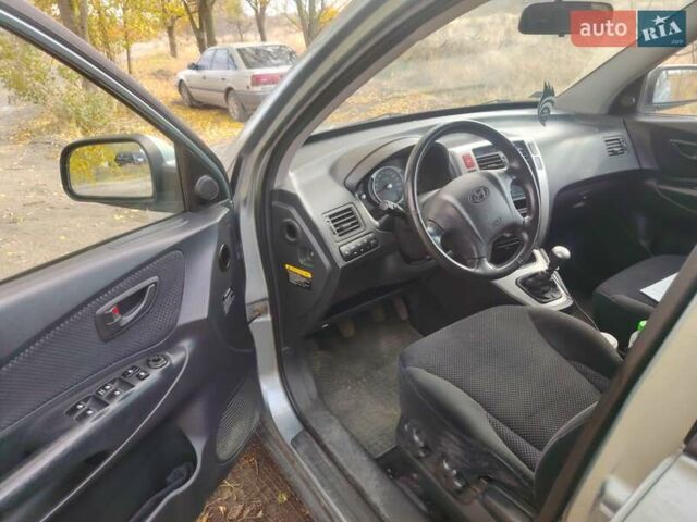Хендай Туксон 2007 в Запорожье на Automoto.ua Серый Хендай Туксон, объемом двигателя 2 л и пробегом 213 тыс. км за 4800 $, фото 1 на Automoto.ua