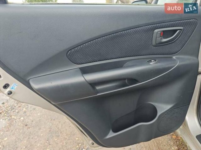 Серый Хендай Туксон, объемом двигателя 1.98 л и пробегом 173 тыс. км за 7450 $, фото 7 на Automoto.ua