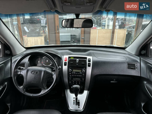Серый Хендай Туксон, объемом двигателя 2 л и пробегом 232 тыс. км за 7200 $, фото 23 на Automoto.ua