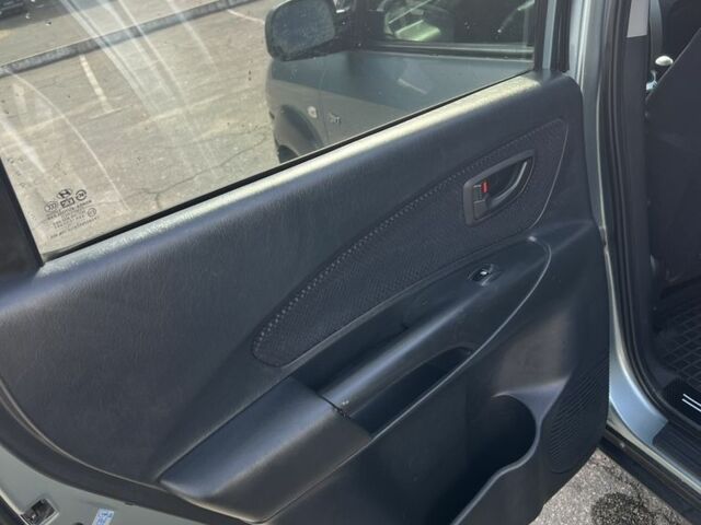 Сірий Хендай Туксон, об'ємом двигуна 2 л та пробігом 170 тис. км за 8700 $, фото 11 на Automoto.ua