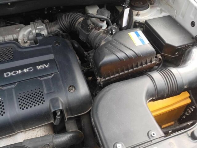 Хендай Туксон 2007 в Белой Церкве на Automoto.ua Серый Хендай Туксон, объемом двигателя 2 л и пробегом 204 тыс. км за 7550 $, фото 2 на Automoto.ua