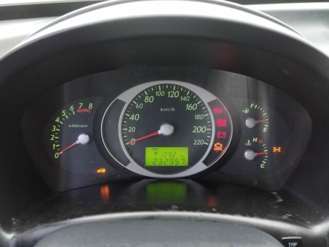 Серый Хендай Туксон, объемом двигателя 2 л и пробегом 2 тыс. км за 6800 $, фото 7 на Automoto.ua