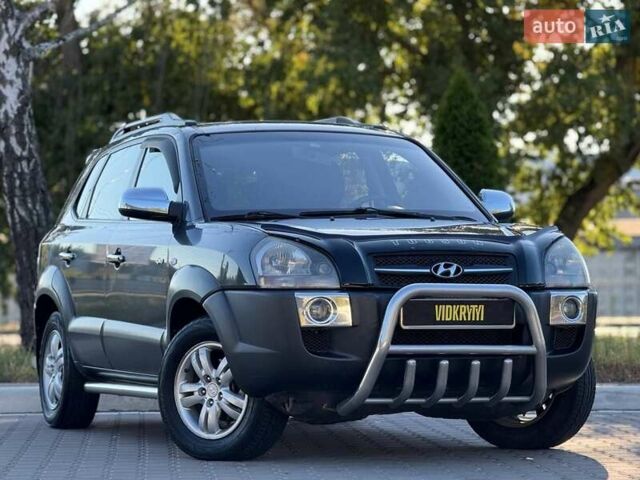 Серый Хендай Туксон, объемом двигателя 1.98 л и пробегом 282 тыс. км за 8350 $, фото 7 на Automoto.ua