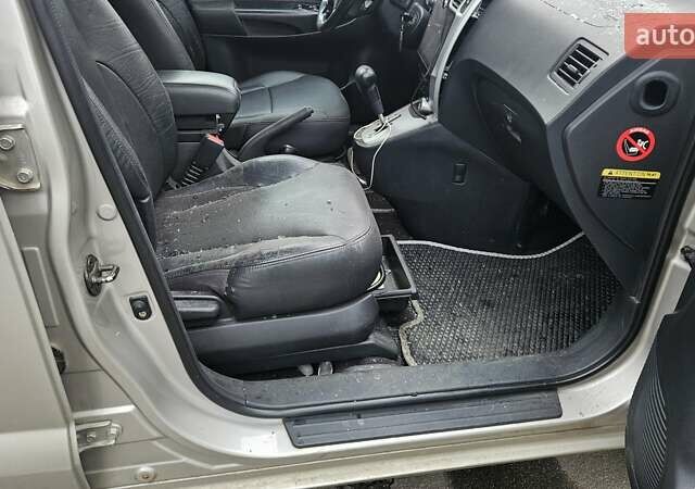 Серый Хендай Туксон, объемом двигателя 2 л и пробегом 330 тыс. км за 4000 $, фото 12 на Automoto.ua