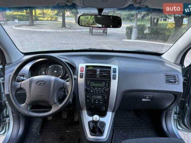 Серый Хендай Туксон, объемом двигателя 2 л и пробегом 110 тыс. км за 10200 $, фото 10 на Automoto.ua