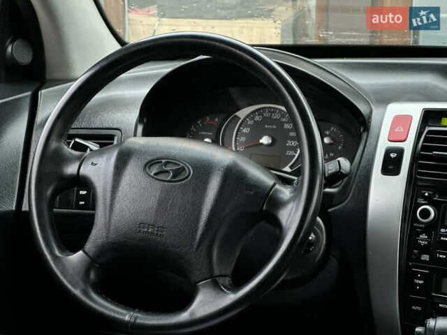 Серый Хендай Туксон, объемом двигателя 2 л и пробегом 232 тыс. км за 7200 $, фото 25 на Automoto.ua