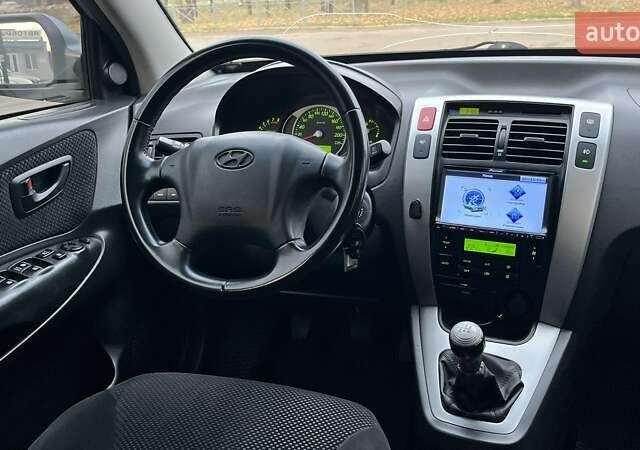 Сірий Хендай Туксон, об'ємом двигуна 1.98 л та пробігом 281 тис. км за 7200 $, фото 11 на Automoto.ua