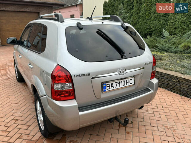 Серый Хендай Туксон, объемом двигателя 1.98 л и пробегом 217 тыс. км за 8500 $, фото 8 на Automoto.ua