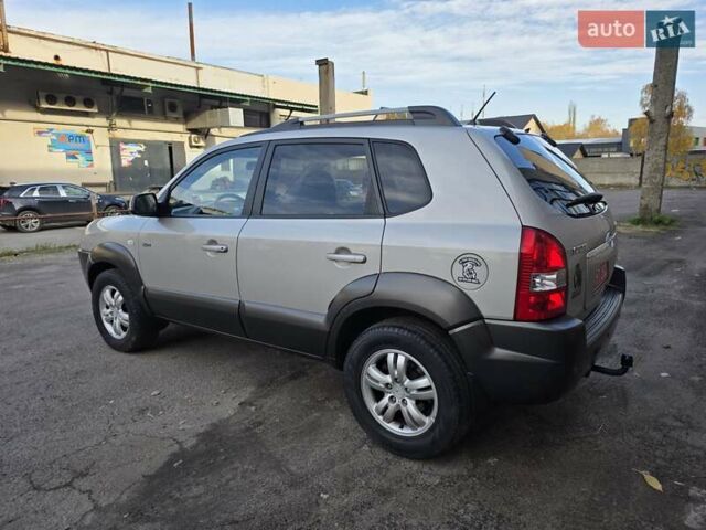 Хендай Туксон 2007 в Луцке на Automoto.ua Серый Хендай Туксон, объемом двигателя 1.98 л и пробегом 120 тыс. км за 7799 $, фото 13 на Automoto.ua