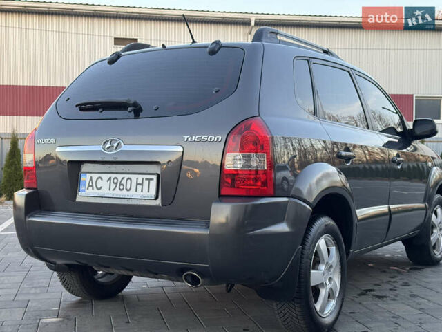 Серый Хендай Туксон, объемом двигателя 1.99 л и пробегом 315 тыс. км за 7300 $, фото 8 на Automoto.ua