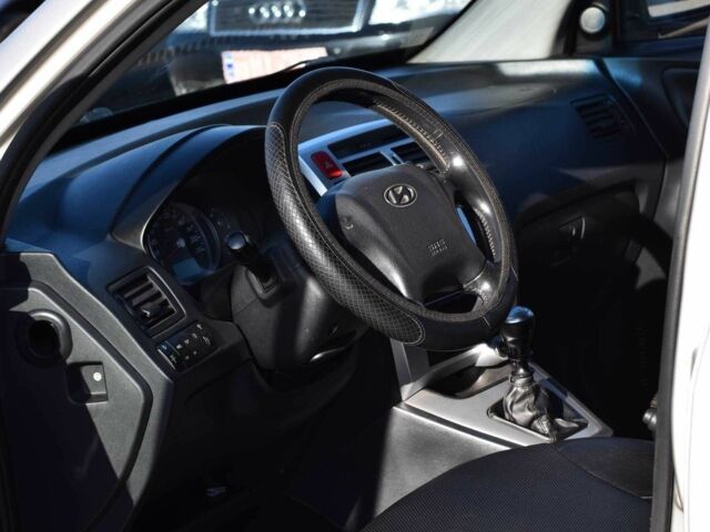 Хендай Туксон 2007 в Кривом Роге на Automoto.ua Серый Хендай Туксон, объемом двигателя 2 л и пробегом 335 тыс. км за 7950 $, фото 7 на Automoto.ua