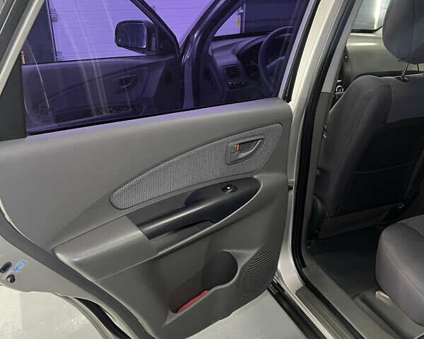 Хендай Туксон 2007 в Полтаве на Automoto.ua Серый Хендай Туксон, объемом двигателя 1.98 л и пробегом 190 тыс. км за 8300 $, фото 6 на Automoto.ua