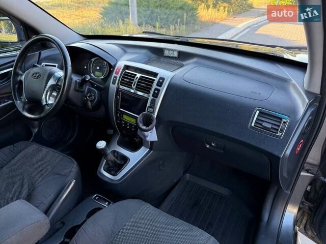 Серый Хендай Туксон, объемом двигателя 1.98 л и пробегом 282 тыс. км за 8350 $, фото 26 на Automoto.ua