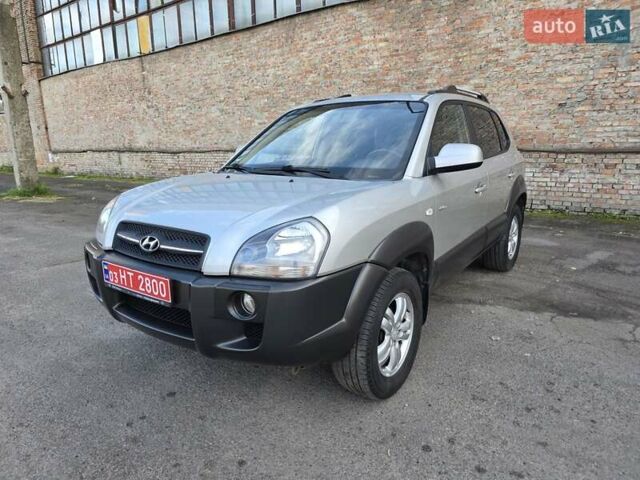 Хендай Туксон 2007 в Луцке на Automoto.ua Серый Хендай Туксон, объемом двигателя 1.98 л и пробегом 120 тыс. км за 7799 $, фото 1 на Automoto.ua