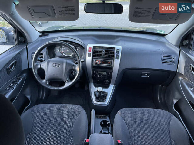 Серый Хендай Туксон, объемом двигателя 2 л и пробегом 182 тыс. км за 7600 $, фото 24 на Automoto.ua