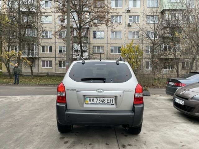 Серый Хендай Туксон, объемом двигателя 2 л и пробегом 290 тыс. км за 6400 $, фото 1 на Automoto.ua