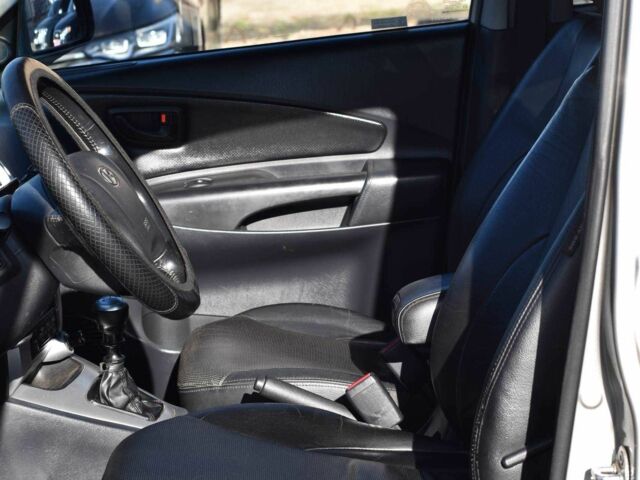 Хендай Туксон 2007 в Кривом Роге на Automoto.ua Серый Хендай Туксон, объемом двигателя 2 л и пробегом 335 тыс. км за 7950 $, фото 6 на Automoto.ua