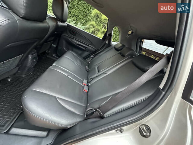 Серый Хендай Туксон, объемом двигателя 1.98 л и пробегом 217 тыс. км за 8500 $, фото 34 на Automoto.ua