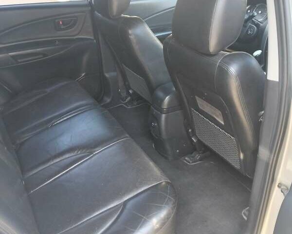 Сірий Хендай Туксон, об'ємом двигуна 1.98 л та пробігом 305 тис. км за 8700 $, фото 3 на Automoto.ua