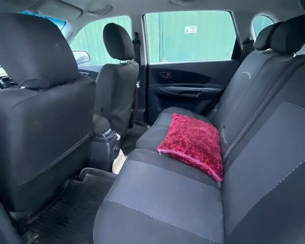 Серый Хендай Туксон, объемом двигателя 2 л и пробегом 213 тыс. км за 7999 $, фото 5 на Automoto.ua