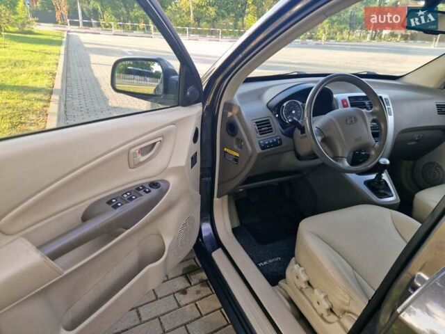 Серый Хендай Туксон, объемом двигателя 2 л и пробегом 195 тыс. км за 8999 $, фото 19 на Automoto.ua