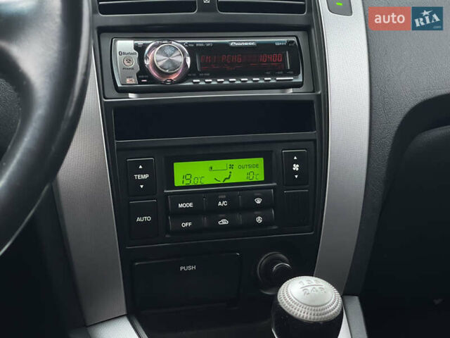 Серый Хендай Туксон, объемом двигателя 2 л и пробегом 182 тыс. км за 7600 $, фото 39 на Automoto.ua